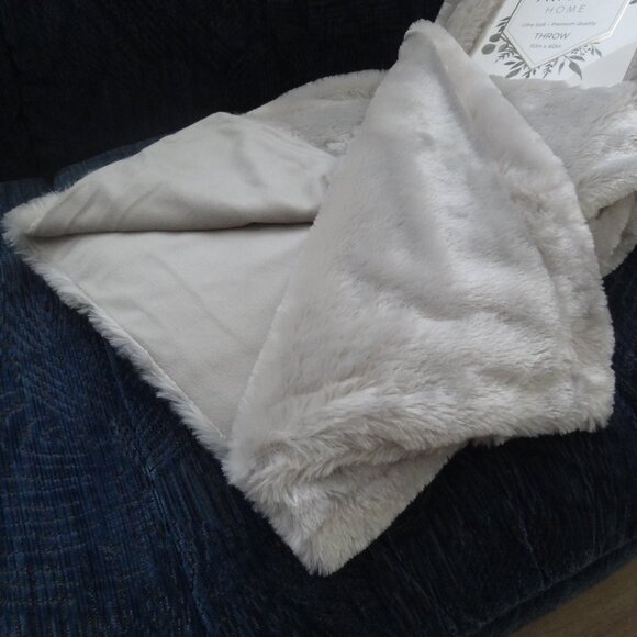 AVANTE HOME ~ Ultra Soft, THROW BLANKET ~ Faux Fur and Velour ~ NEW - Picture 2 of 6